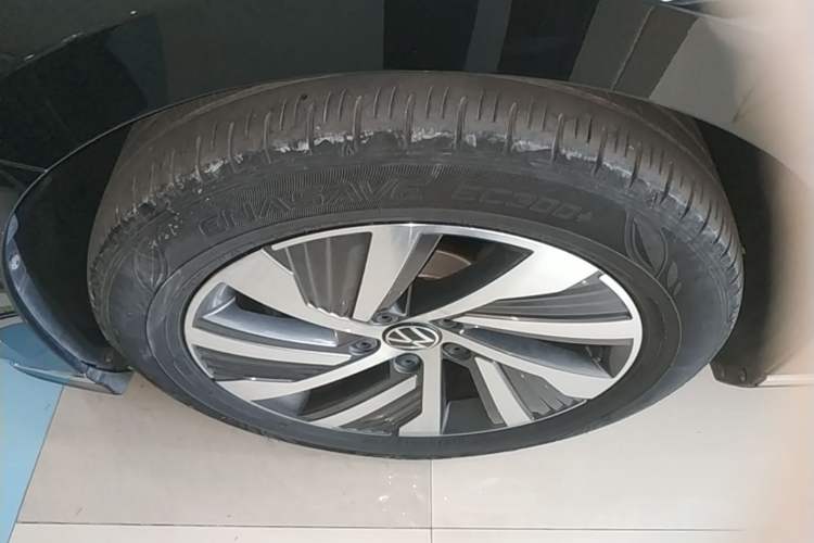Used Volkswagen Magotan GTE Plug-in Hybrid 2022 GTE Luxury Model Left Front Wheel Hub