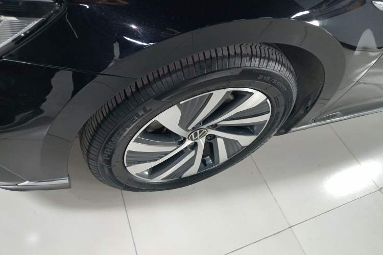 Used Volkswagen Magotan GTE Plug-in Hybrid 2022 GTE Luxury Model Left Front Wheel Hub