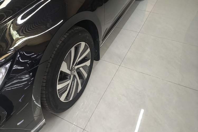 Used Volkswagen Magotan GTE Plug-in Hybrid 2022 GTE Luxury Model Left Front Wheel Hub