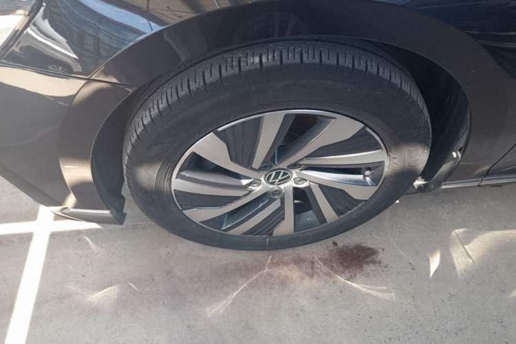 Used Volkswagen Magotan GTE Plug-in Hybrid 2022 GTE Luxury Model Left Front Wheel Hub