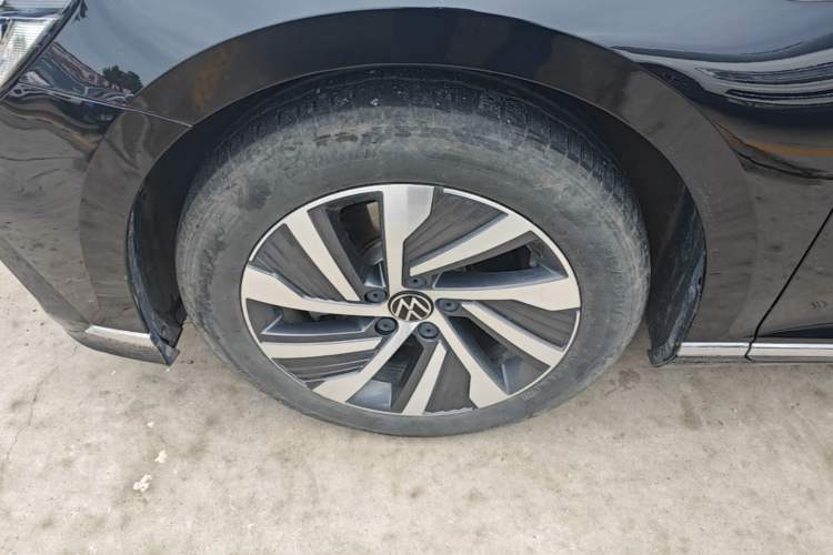 Used Volkswagen Magotan GTE Plug-in Hybrid 2022 GTE Luxury Model Left Front Wheel Hub