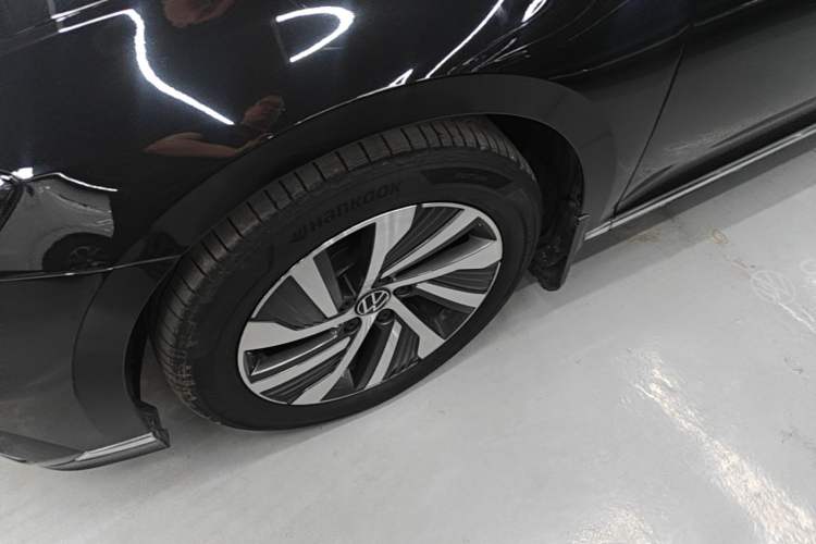Used Volkswagen Magotan GTE Plug-in Hybrid 2022 GTE Luxury Model Left Front Wheel Hub