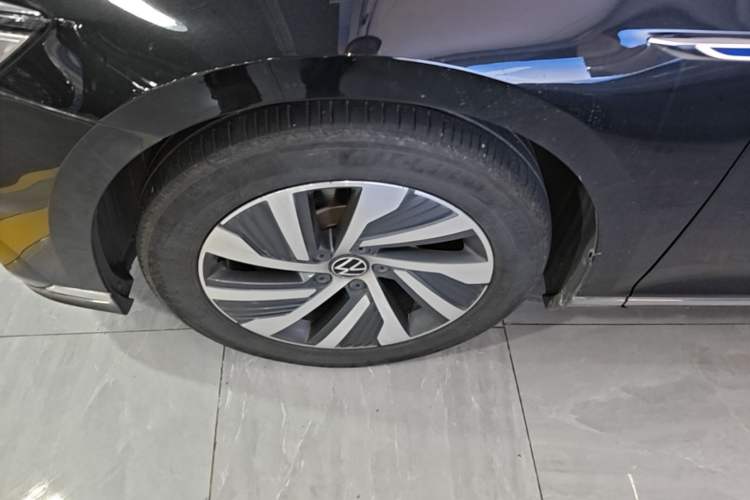 Used Volkswagen Magotan GTE Plug-in Hybrid 2022 GTE Luxury Model Left Front Wheel Hub