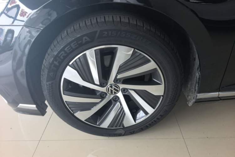 Used Volkswagen Magotan GTE Plug-in Hybrid 2022 GTE Luxury Model Left Front Wheel Hub