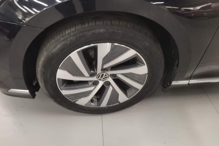 Used Volkswagen Magotan GTE Plug-in Hybrid 2022 GTE Luxury Model Left Front Wheel Hub