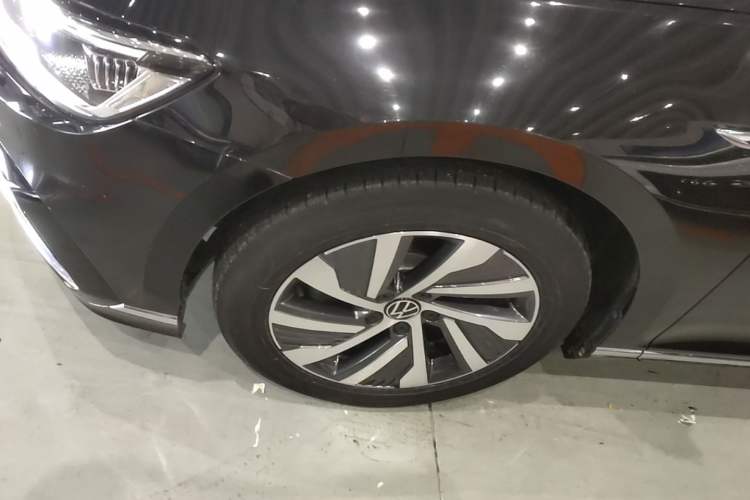 Used Volkswagen Magotan GTE Plug-in Hybrid 2022 GTE Luxury Model Left Front Wheel Hub