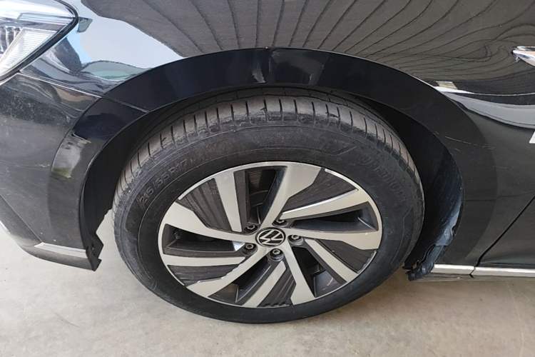 Used Volkswagen Magotan GTE Plug-in Hybrid 2022 GTE Luxury Model Left Front Wheel Hub