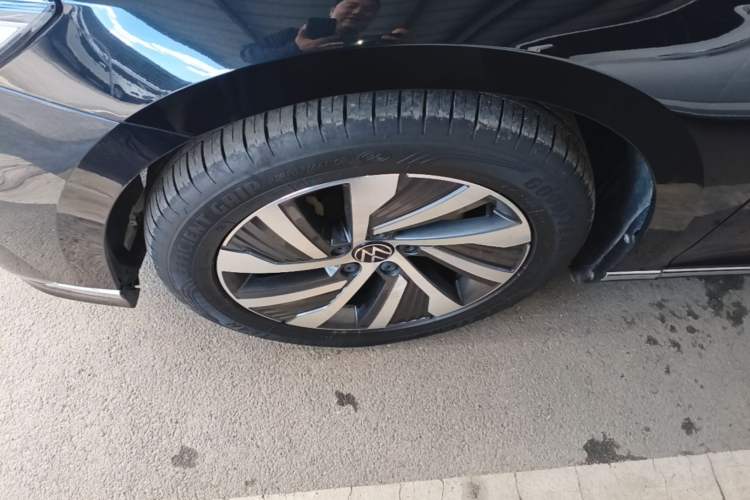 Used Volkswagen Magotan GTE Plug-in Hybrid 2022 GTE Luxury Model Left Front Wheel Hub