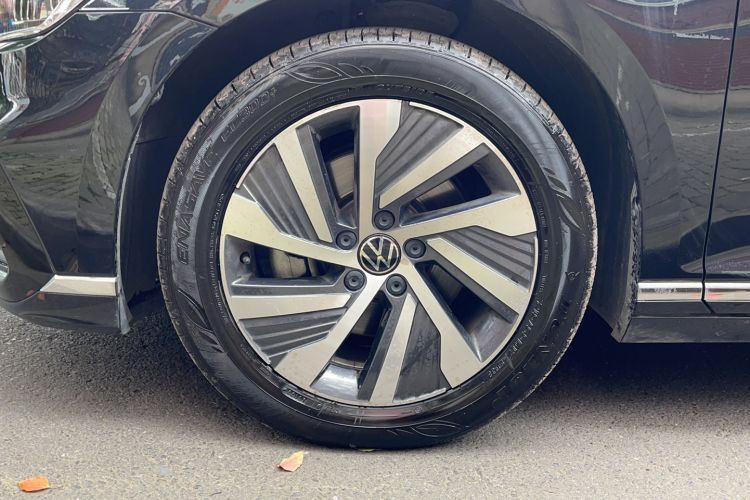 Used Volkswagen Magotan GTE Plug-in Hybrid 2022 GTE Luxury Model Left Front Wheel Hub
