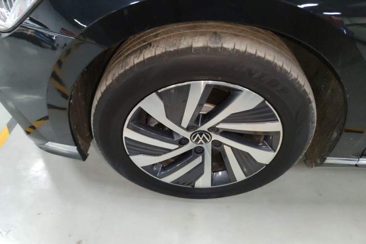Used Volkswagen Magotan GTE Plug-in Hybrid 2022 GTE Luxury Model Left Front Wheel Hub