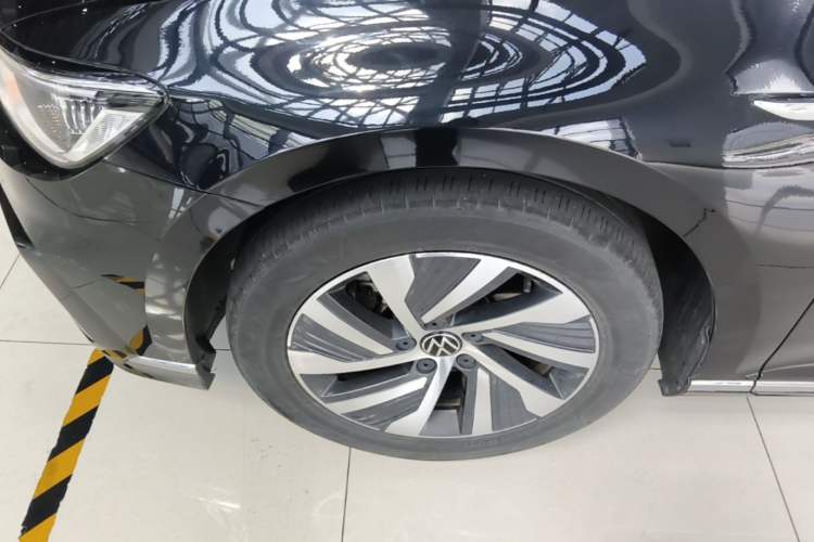 Used Volkswagen Magotan GTE Plug-in Hybrid 2022 GTE Luxury Model Left Front Wheel Hub