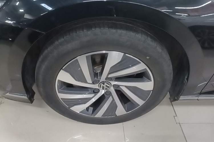 Used Volkswagen Magotan GTE Plug-in Hybrid 2022 GTE Luxury Model Left Front Wheel Hub