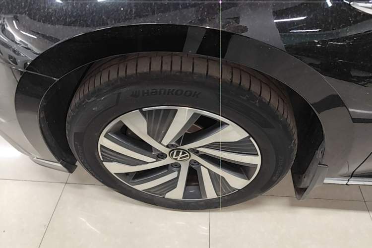 Used Volkswagen Magotan GTE Plug-in Hybrid 2022 GTE Luxury Model Left Front Wheel Hub