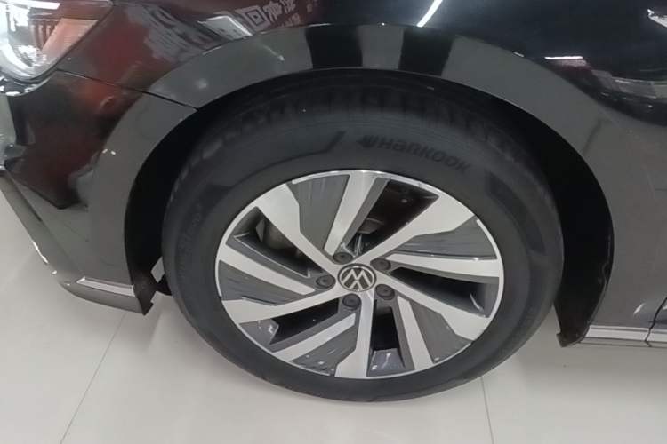 Used Volkswagen Magotan GTE Plug-in Hybrid 2022 GTE Luxury Model Left Front Wheel Hub