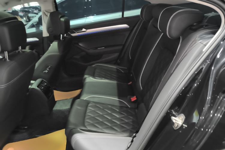 Used Volkswagen Magotan GTE Plug-in Hybrid 2022 GTE Luxury Model Left Rear Seat