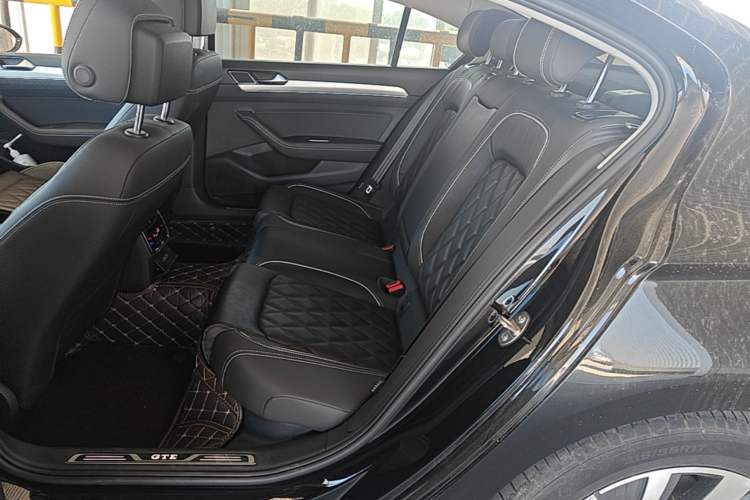 Used Volkswagen Magotan GTE Plug-in Hybrid 2022 GTE Luxury Model Left Rear Seat