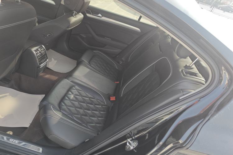 Used Volkswagen Magotan GTE Plug-in Hybrid 2022 GTE Luxury Model Left Rear Seat