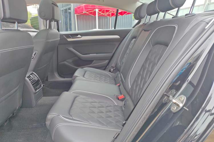Used Volkswagen Magotan GTE Plug-in Hybrid 2022 GTE Luxury Model Left Rear Seat