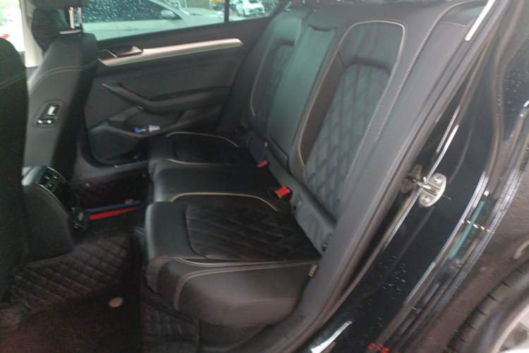 Used Volkswagen Magotan GTE Plug-in Hybrid 2022 GTE Prestige Model Left Rear Seat