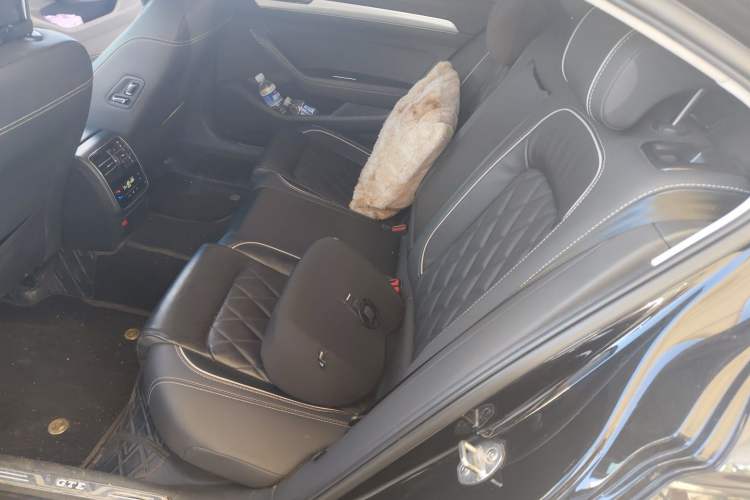Used Volkswagen Magotan GTE Plug-in Hybrid 2022 GTE Luxury Model Left Rear Seat