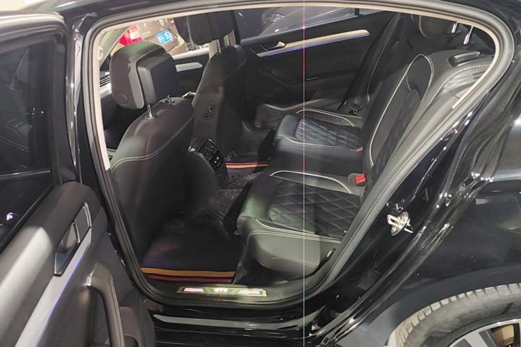 Used Volkswagen Magotan GTE Plug-in Hybrid 2022 GTE Luxury Model Left Rear Seat