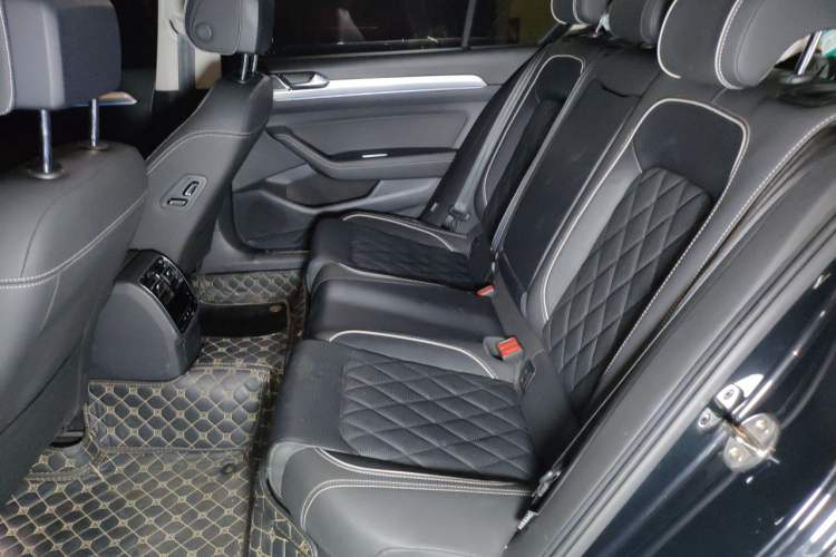 Used Volkswagen Magotan GTE Plug-in Hybrid 2022 GTE Luxury Model Left Rear Seat