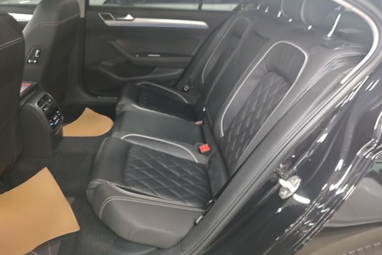 Used Volkswagen Magotan GTE Plug-in Hybrid 2022 GTE Luxury Model Left Rear Seat