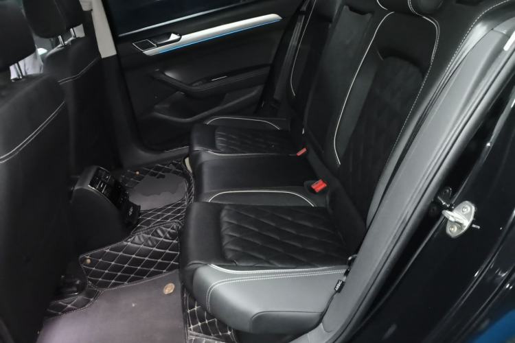 Used Volkswagen Magotan GTE Plug-in Hybrid 2022 GTE Luxury Model Left Rear Seat