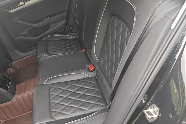 Used Volkswagen Magotan GTE Plug-in Hybrid 2022 GTE Luxury Model Left Rear Seat