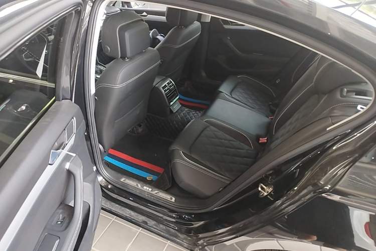 Used Volkswagen Magotan GTE Plug-in Hybrid 2022 GTE Luxury Model Left Rear Seat