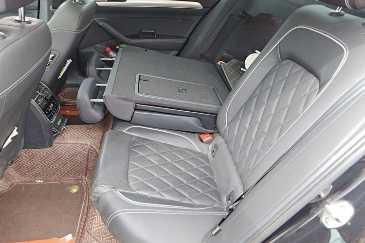 Used Volkswagen Magotan GTE Plug-in Hybrid 2022 GTE Luxury Model Left Rear Seat