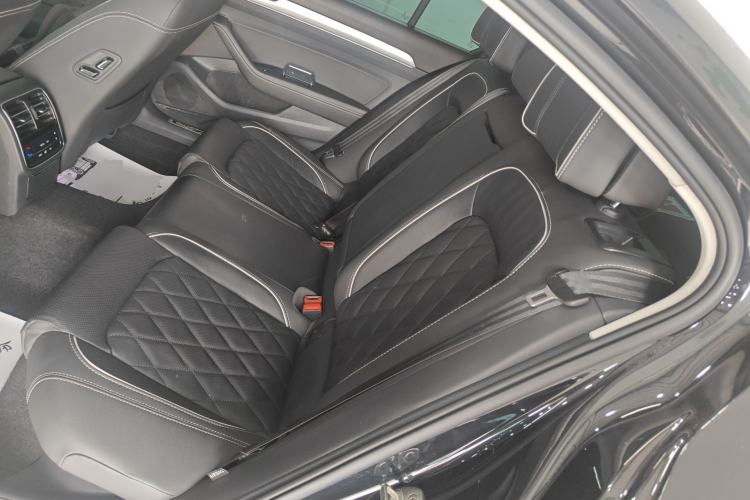 Used Volkswagen Magotan GTE Plug-in Hybrid 2022 GTE Prestige Model Left Rear Seat