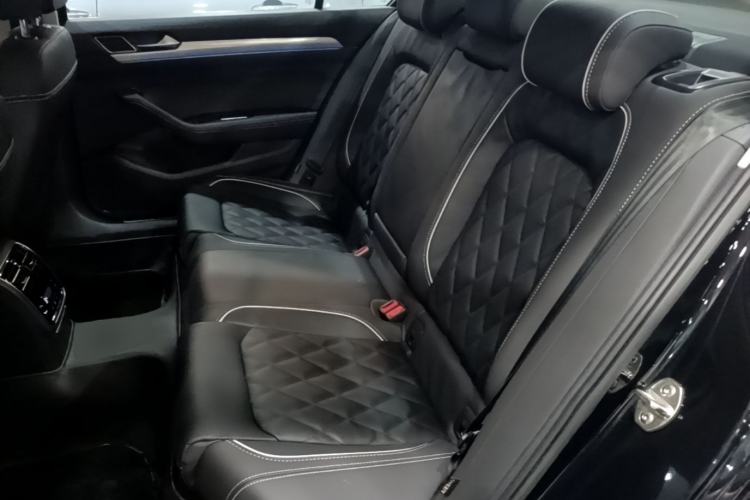 Used Volkswagen Magotan GTE Plug-in Hybrid 2022 GTE Luxury Model Left Rear Seat