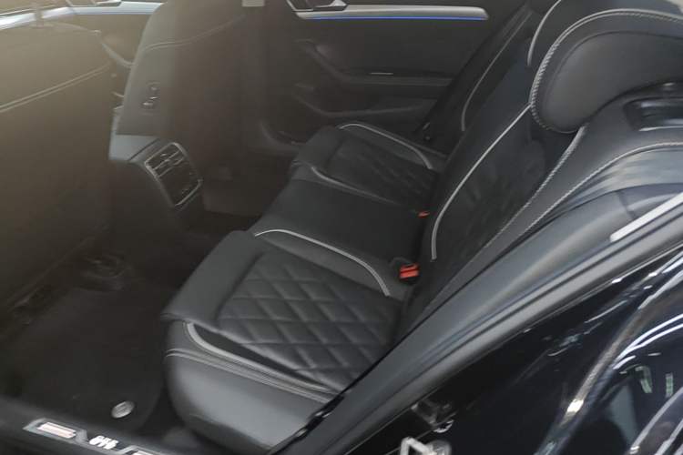 Used Volkswagen Magotan GTE Plug-in Hybrid 2022 GTE Luxury Model Left Rear Seat