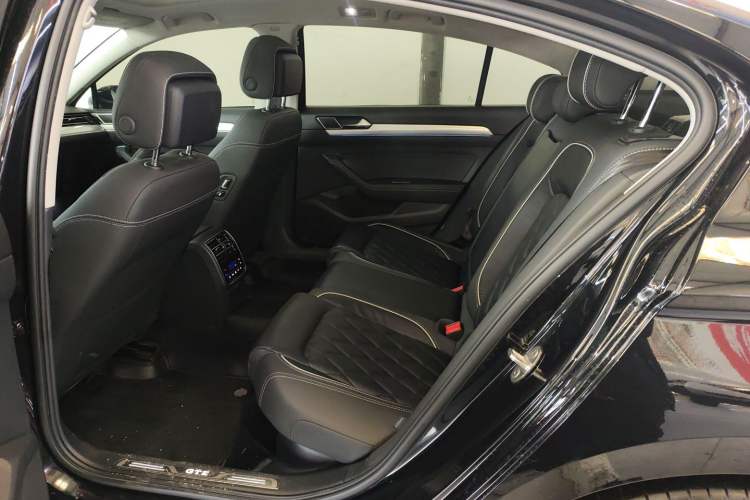 Used Volkswagen Magotan GTE Plug-in Hybrid 2022 GTE Luxury Model Left Rear Seat