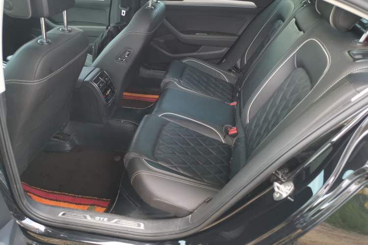 Used Volkswagen Magotan GTE Plug-in Hybrid 2022 GTE Luxury Model Left Rear Seat
