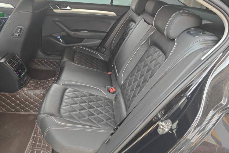 Used Volkswagen Magotan GTE Plug-in Hybrid 2022 GTE Luxury Model Left Rear Seat
