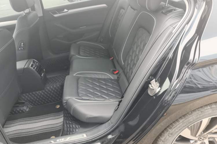 Used Volkswagen Magotan GTE Plug-in Hybrid 2022 GTE Luxury Model Left Rear Seat