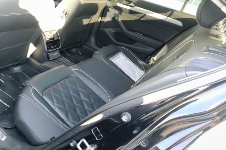 Used Volkswagen Magotan GTE Plug-in Hybrid 2022 GTE Luxury Model Left Rear Seat