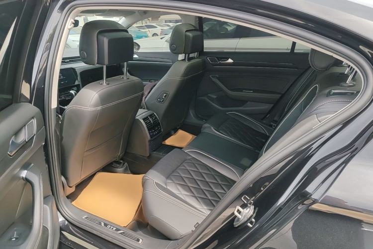 Used Volkswagen Magotan GTE Plug-in Hybrid 2022 GTE Luxury Model Left Rear Seat