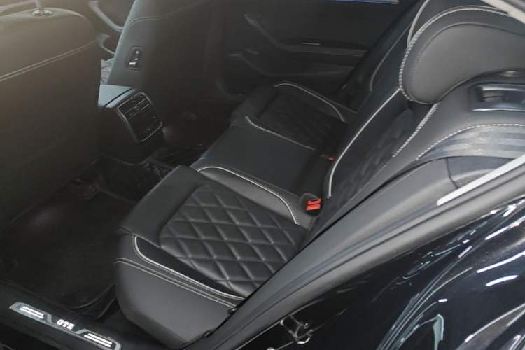 Used Volkswagen Magotan GTE Plug-in Hybrid 2022 GTE Luxury Model Left Rear Seat