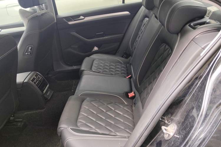Used Volkswagen Magotan GTE Plug-in Hybrid 2022 GTE Luxury Model Left Rear Seat