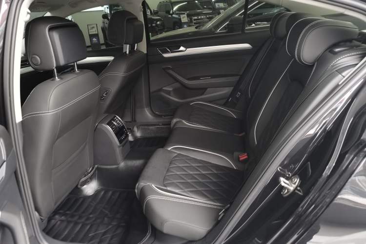 Used Volkswagen Magotan GTE Plug-in Hybrid 2022 GTE Luxury Model Left Rear Seat