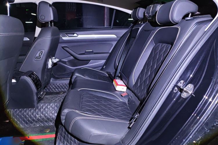 Used Volkswagen Magotan GTE Plug-in Hybrid 2022 GTE Luxury Model Left Rear Seat