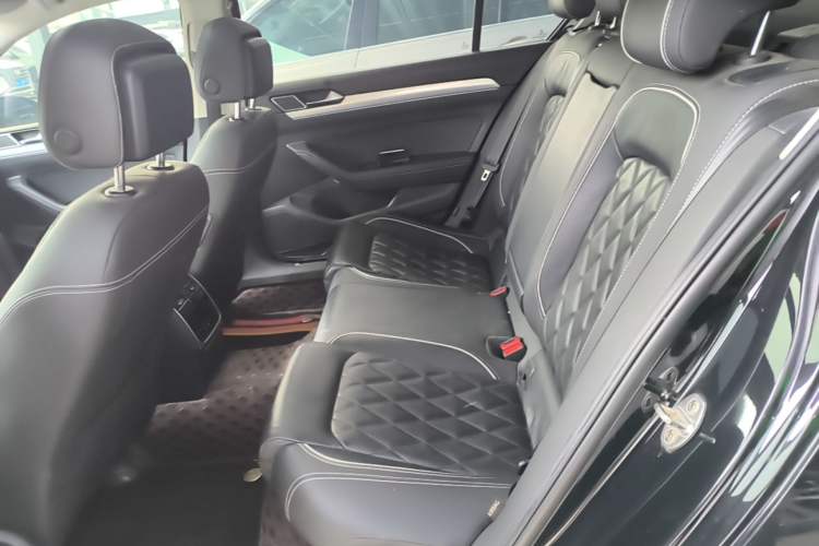 Used Volkswagen Magotan GTE Plug-in Hybrid 2022 GTE Luxury Model Left Rear Seat