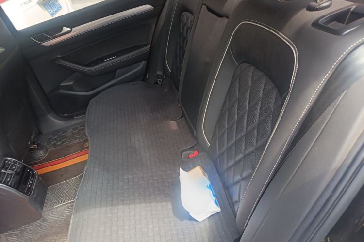 Used Volkswagen Magotan GTE Plug-in Hybrid 2022 GTE Luxury Model Left Rear Seat