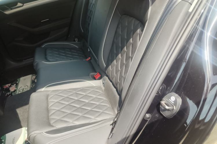 Used Volkswagen Magotan GTE Plug-in Hybrid 2022 GTE Luxury Model Left Rear Seat