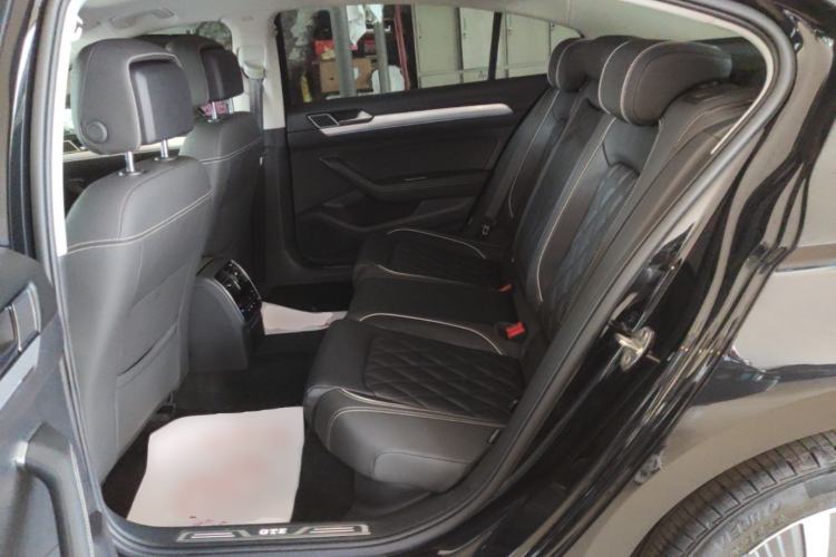 Used Volkswagen Magotan GTE Plug-in Hybrid 2022 GTE Luxury Model Left Rear Seat