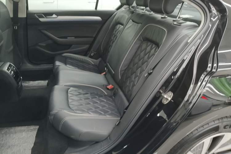 Used Volkswagen Magotan GTE Plug-in Hybrid 2022 GTE Luxury Model Left Rear Seat