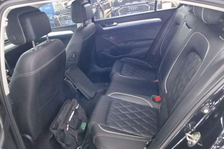 Used Volkswagen Magotan GTE Plug-in Hybrid 2022 GTE Luxury Model Left Rear Seat